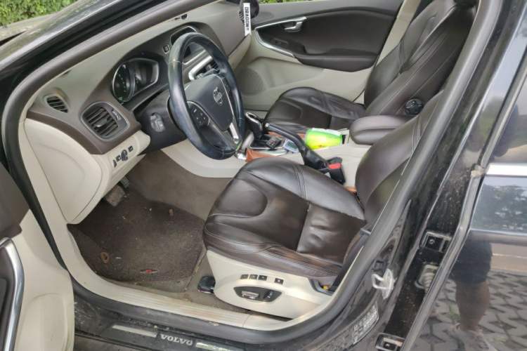 Used Volvo V40 2014 2.0T Zhiya Edition Left Front Seat
