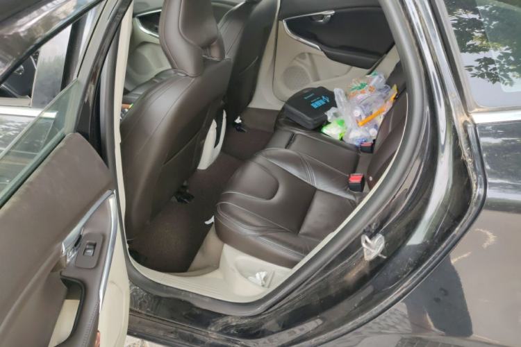 Used Volvo V40 2014 2.0T Zhiya Edition Left Rear Seat