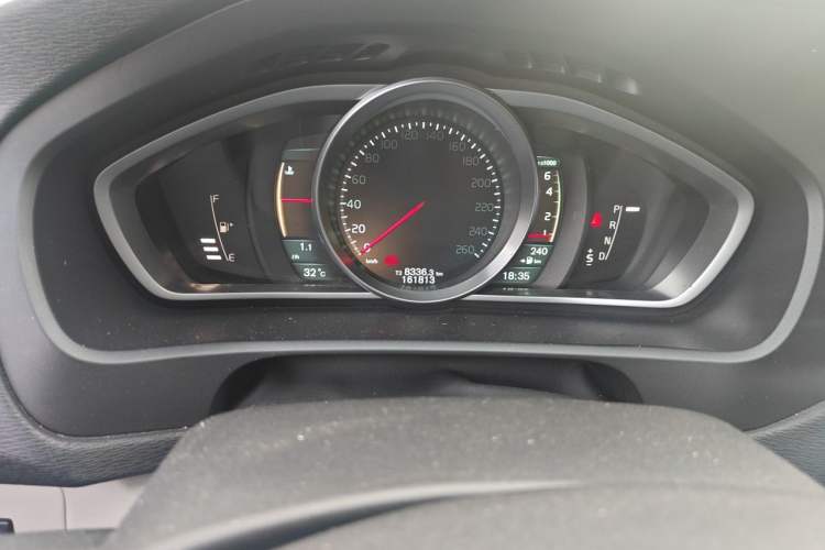 Used Volvo V40 2014 Cross Country T5 AWD Smart Luxury Edition Odometer Close Up