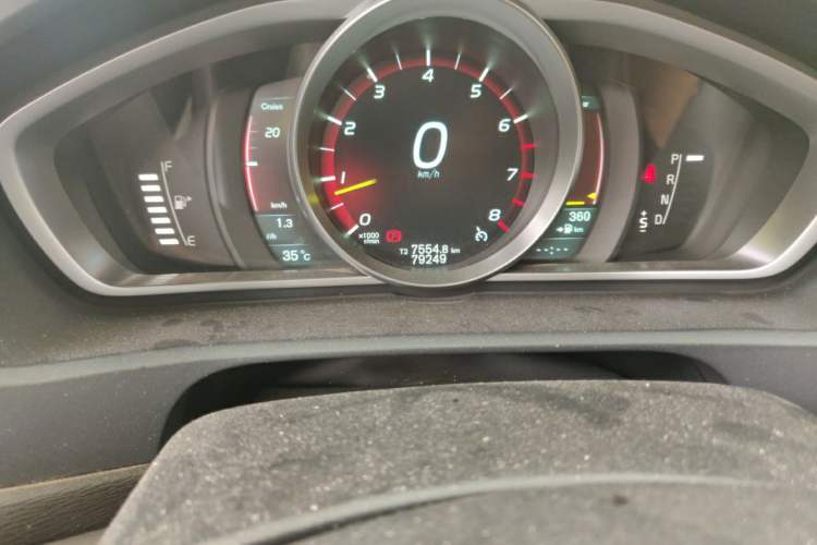 Used Volvo V40 2014 2.0T Zhiya Edition Odometer Close Up