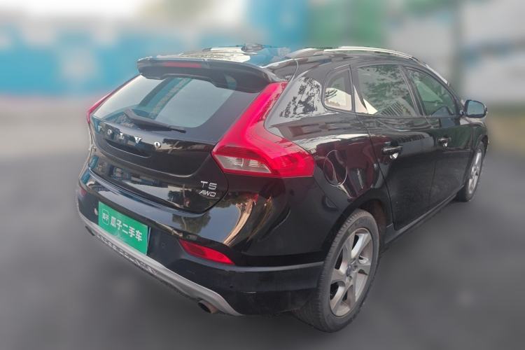 Used Volvo V40 2014 Cross Country T5 AWD Smart Luxury Edition Rear Right 45 Deg