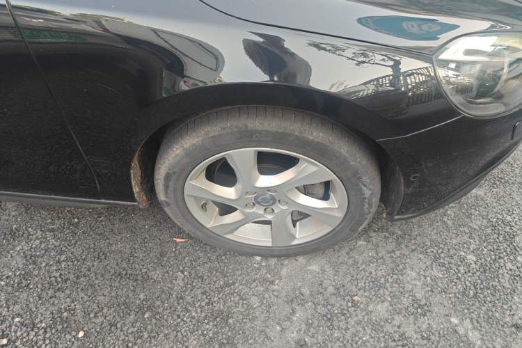 Used Volvo V40 2014 Cross Country T5 AWD Smart Luxury Edition Right Front Wheel Hub
