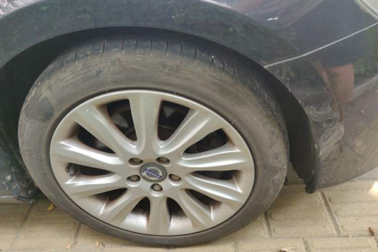Used Volvo V40 2014 2.0T Zhiya Edition Right Front Wheel Hub