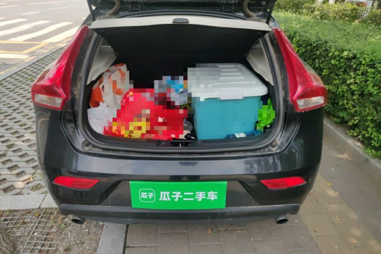 Used Volvo V40 2014 2.0T Zhiya Edition Trunk