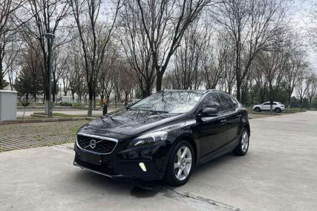 Used Volvo V40 2014 Cross Country T5 AWD Smart Luxury Edition