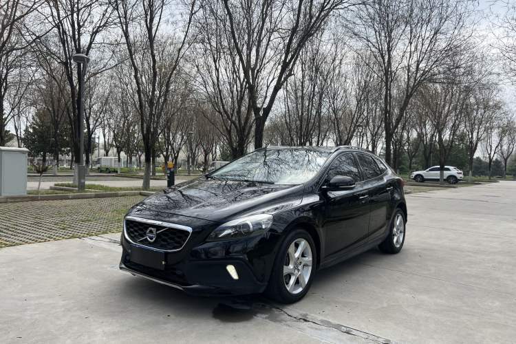 Used Volvo V40 2014 Cross Country T5 AWD Smart Luxury Edition Guazi used car, China used car export, Used car for sale, Used cars, Cheapest cars for sale