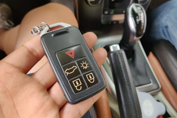 Used Volvo V40 2014 2.0T Zhiya Edition Vehicle Key