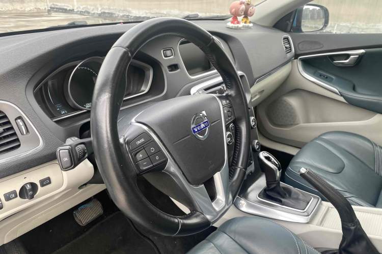 Used Volvo V40 2014 2.0T Zhiya Edition Audio And AC Panel