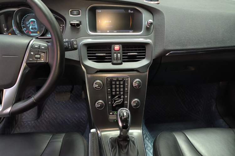 Used Volvo V40 2014 2.0T Zhiya Edition Audio And AC Panel