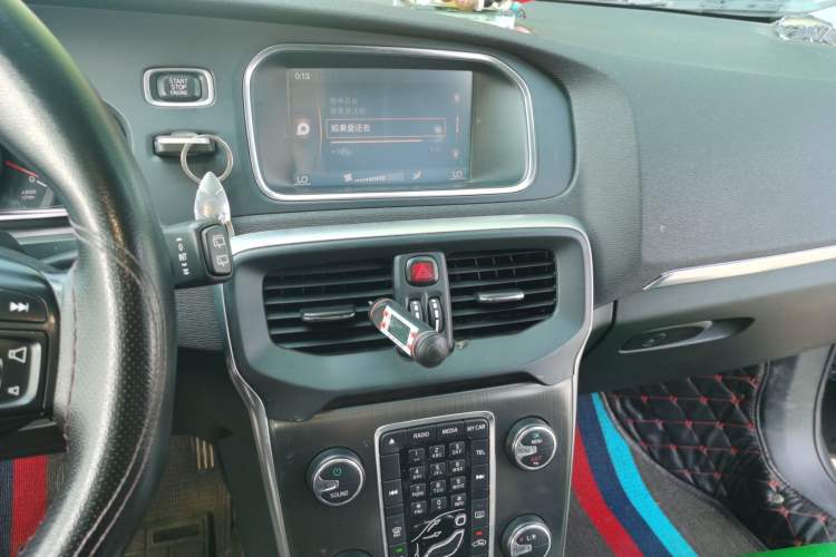 Used Volvo V40 2014 2.0T Zhiyi Version Audio And AC Panel