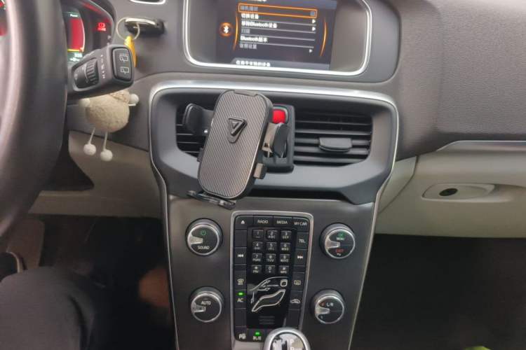 Used Volvo V40 2014 2.0T Zhiya Edition Audio And AC Panel