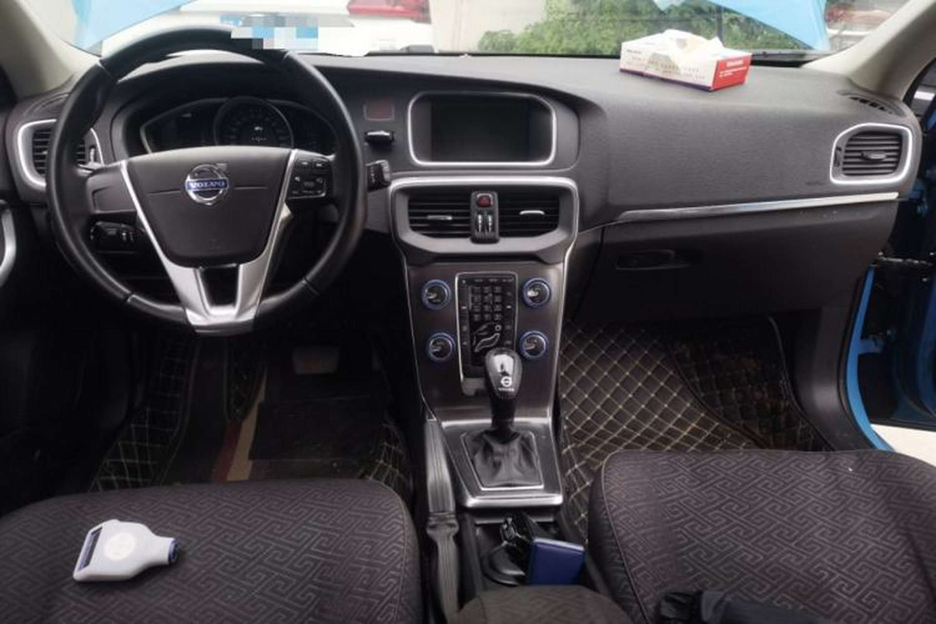 Used Volvo V40 2014 2.0T Zhiyi Version Center Console