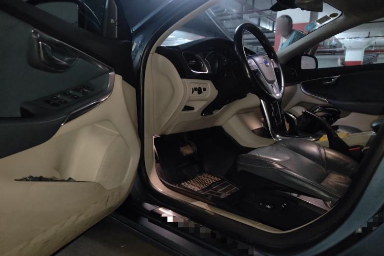 Used Volvo V40 2014 2.0T Zhiya Edition Driver Seat