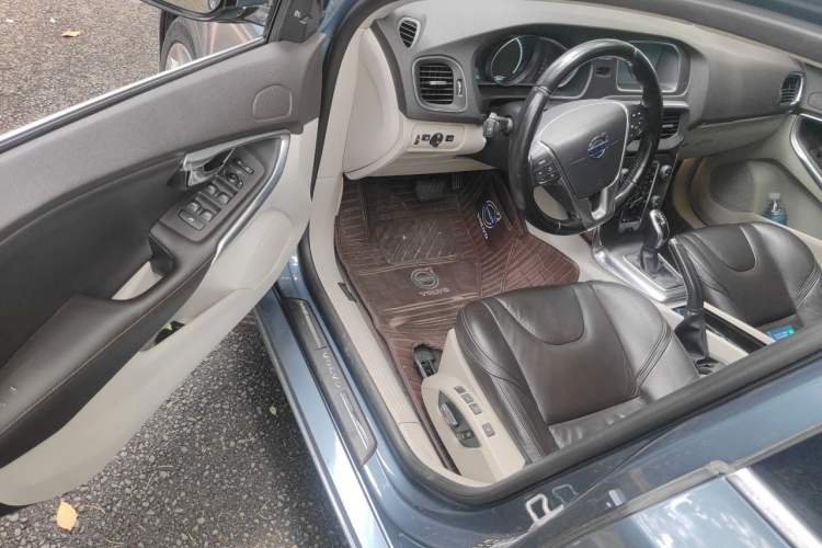 Used Volvo V40 2014 2.0T Zhiya Edition Driver Seat