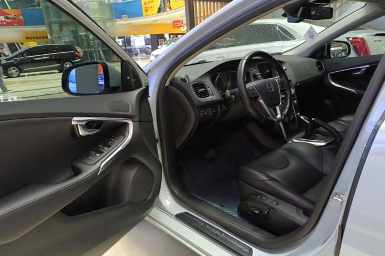 Used Volvo V40 2014 2.0T Zhiya Edition Driver Seat