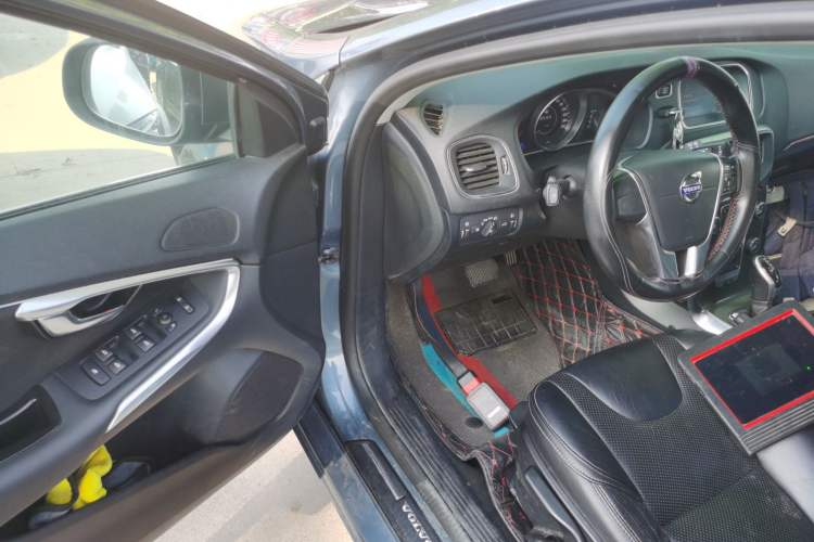 Used Volvo V40 2014 2.0T Zhiyi Version Driver Seat