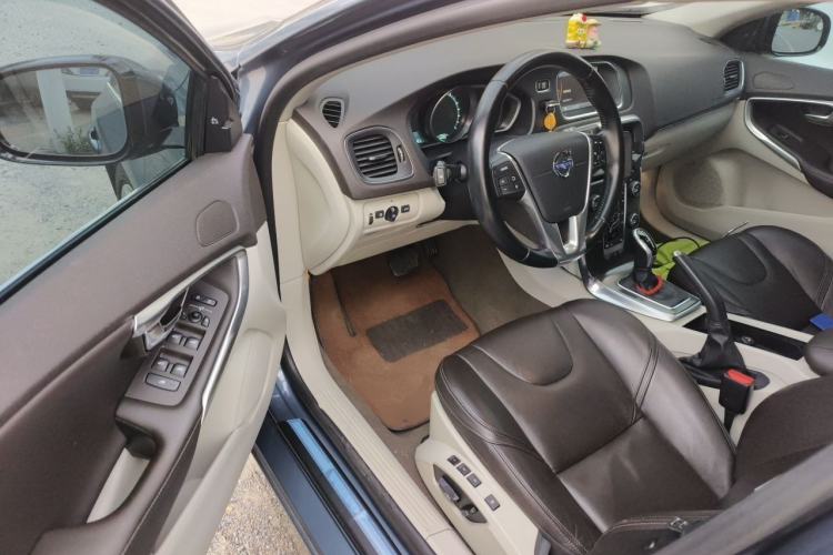 Used Volvo V40 2014 2.0T Zhiya Edition Driver Seat