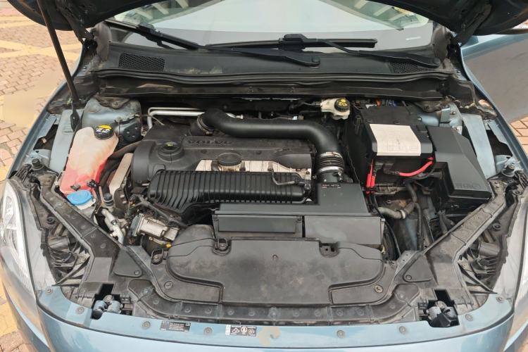 Used Volvo V40 2014 2.0T ZhiShang Version Engine Bay