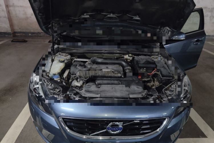 Used Volvo V40 2014 2.0T Zhiya Edition Engine Bay