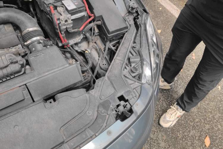 Used Volvo V40 2014 2.0T Zhiya Edition Engine Bay Left
