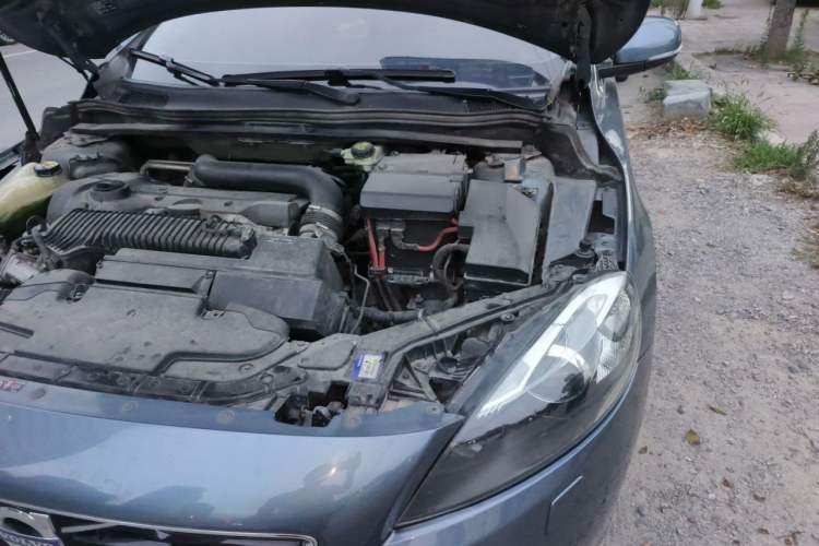 Used Volvo V40 2014 2.0T Zhiya Edition Engine Bay Left