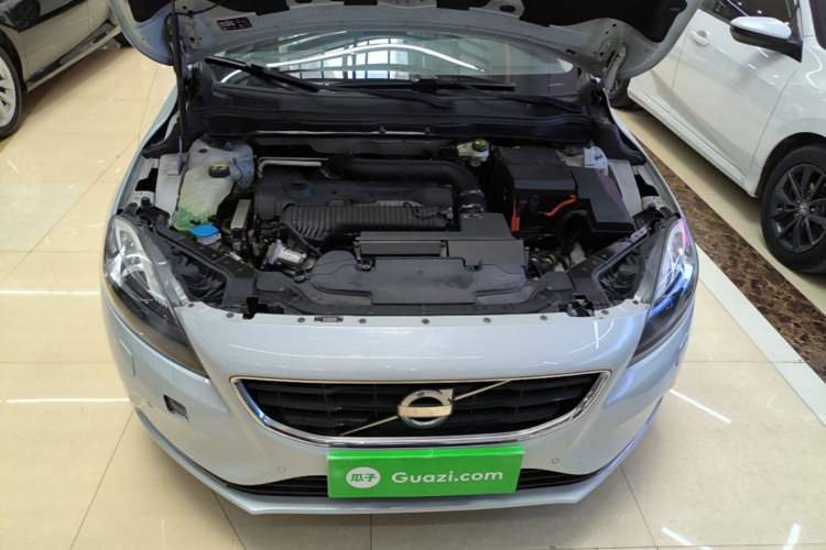 Used Volvo V40 2014 2.0T Zhiya Edition Engine Bay