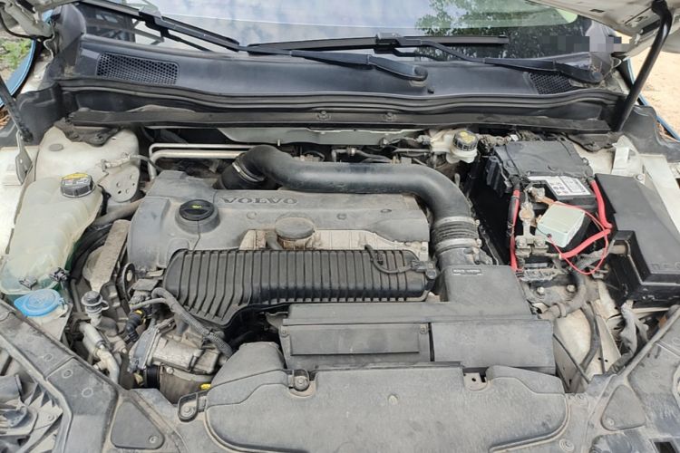 Used Volvo V40 2014 Cross Country T5 AWD Smart Luxury Edition Engine Bay