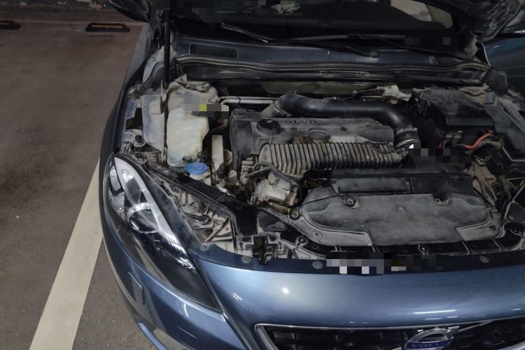Used Volvo V40 2014 2.0T Zhiya Edition Engine Bay Right