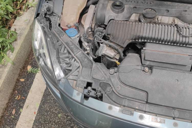 Used Volvo V40 2014 2.0T Zhiya Edition Engine Bay Right