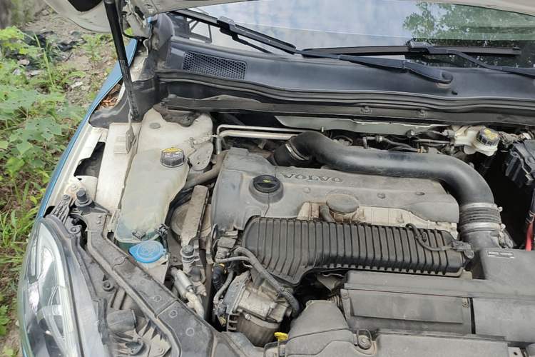 Used Volvo V40 2014 Cross Country T5 AWD Smart Luxury Edition Engine Bay Right
