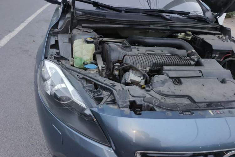 Used Volvo V40 2014 2.0T Zhiya Edition Engine Bay Right
