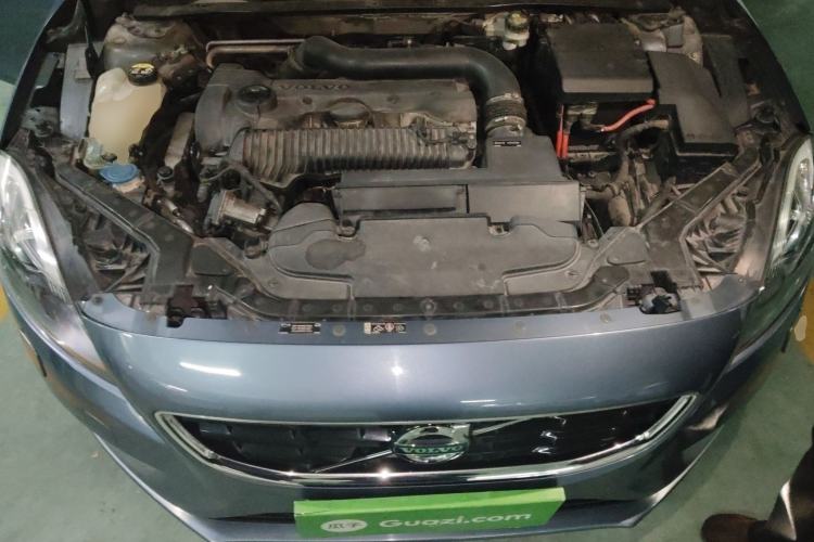 Used Volvo V40 2014 2.0T Zhiya Edition Engine Bay