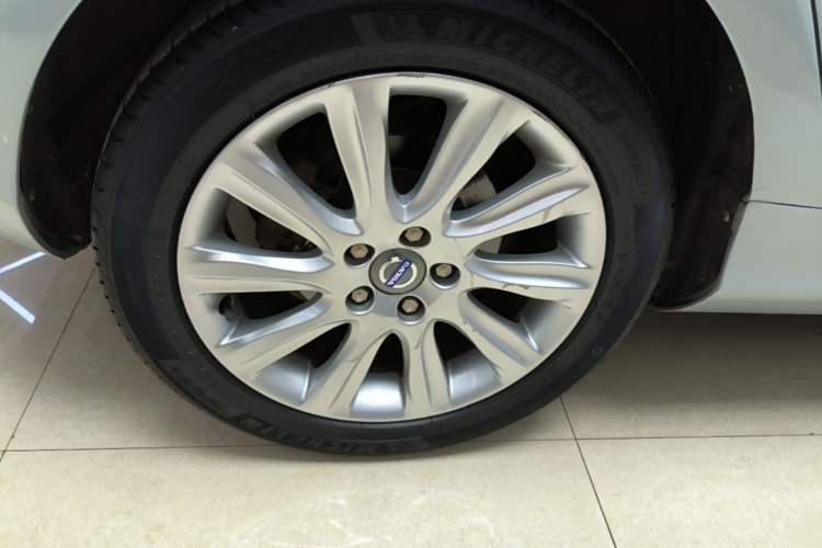 Used Volvo V40 2014 2.0T Zhiya Edition Exterior 5