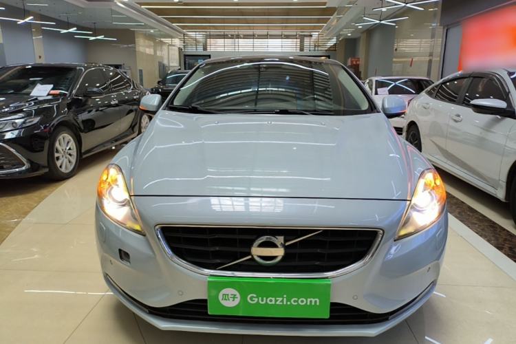 Used Volvo V40 2014 2.0T Zhiya Edition Front