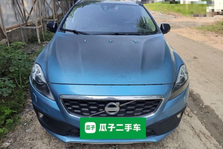 Used Volvo V40 2014 Cross Country T5 AWD Smart Luxury Edition Front