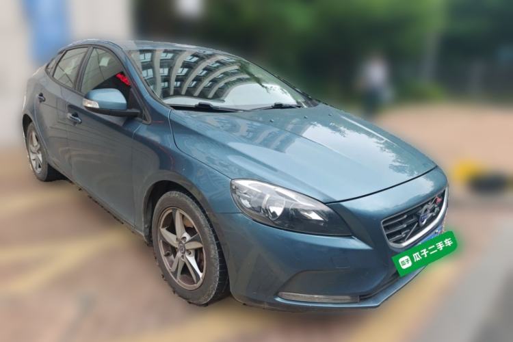 Used Volvo V40 2014 2.0T ZhiShang Version Front Right 45 Deg