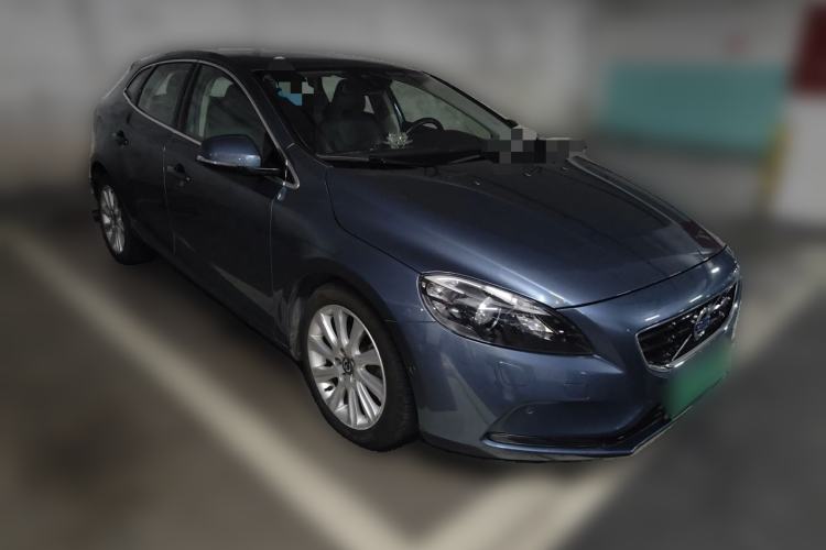 Used Volvo V40 2014 2.0T Zhiya Edition Front Right 45 Deg