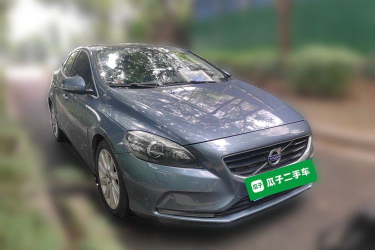 Used Volvo V40 2014 2.0T Zhiya Edition Front Right 45 Deg