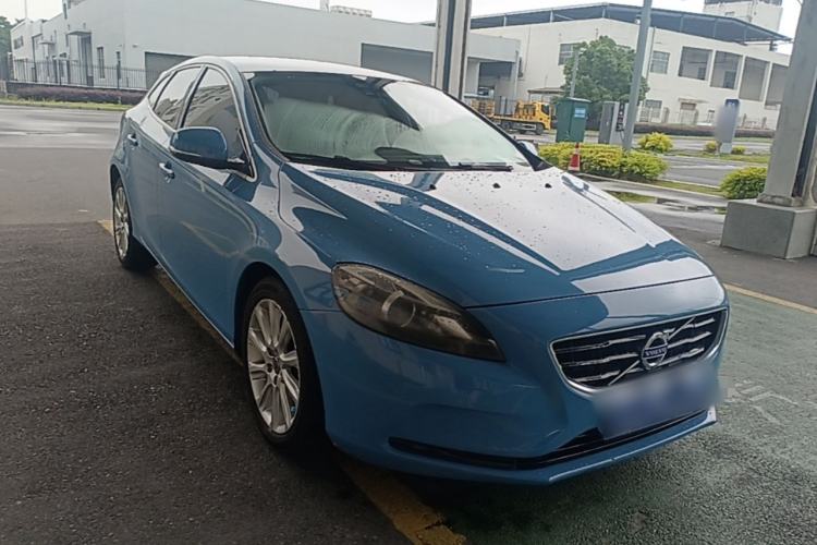 Used Volvo V40 2014 2.0T Zhiya Edition Front Right 45 Deg