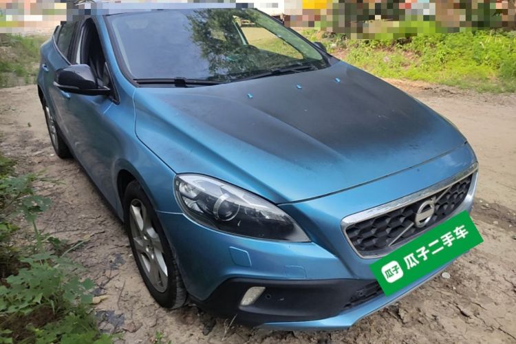 Used Volvo V40 2014 Cross Country T5 AWD Smart Luxury Edition Front Right 45 Deg