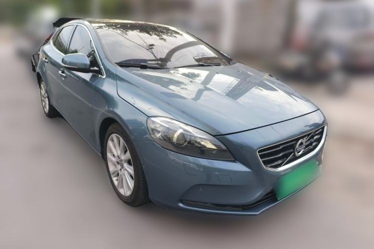 Used Volvo V40 2014 2.0T Zhiya Edition Front Right 45 Deg