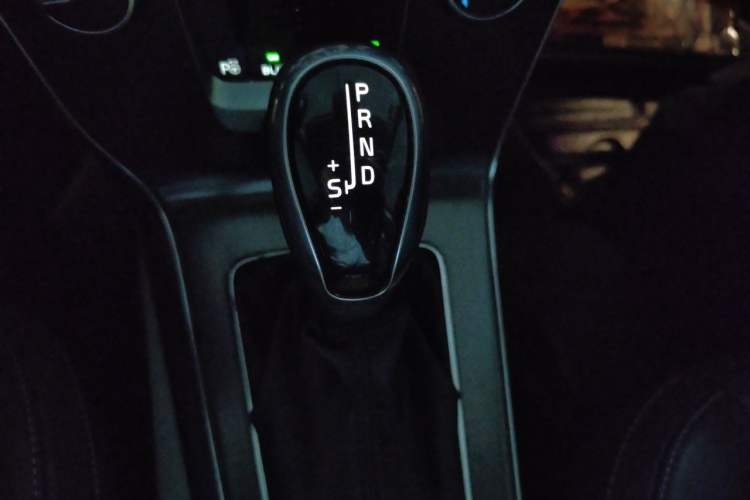 Used Volvo V40 2014 2.0T Zhiya Edition Gear Lever