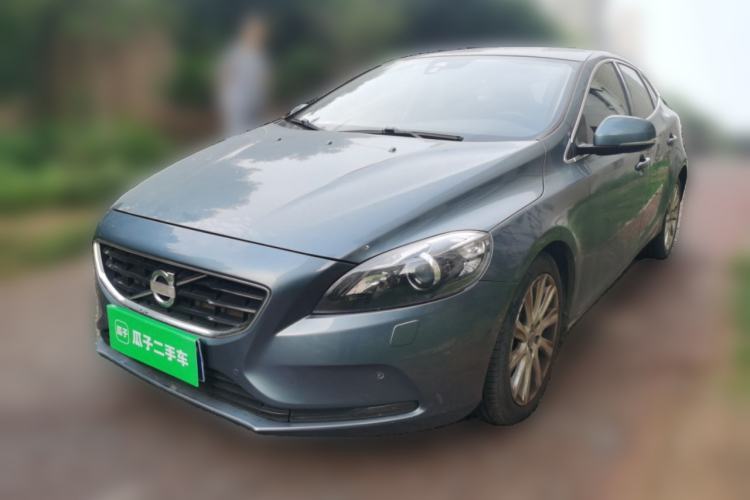 Used Volvo V40 2014 2.0T Zhiya Edition Guazi used car, China used car export, Used car for sale, Used cars, Cheapest cars for sale
