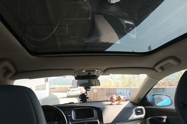 Used Volvo V40 2014 2.0T Zhiya Edition Headliner