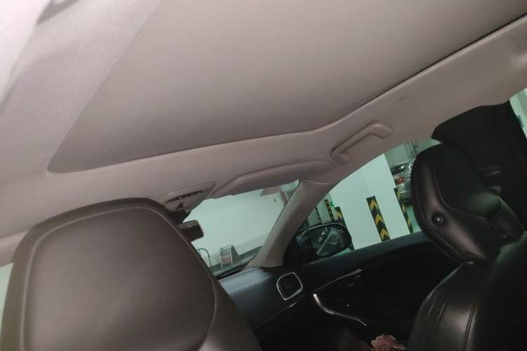 Used Volvo V40 2014 2.0T Zhiya Edition Headliner