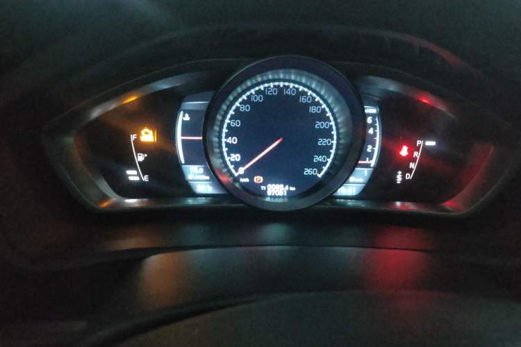 Used Volvo V40 2014 2.0T Zhiya Edition Instrument Cluster