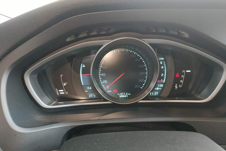 Used Volvo V40 2014 2.0T Zhiya Edition Instrument Cluster