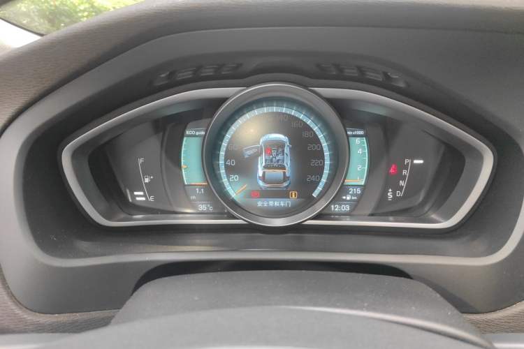 Used Volvo V40 2014 2.0T Zhiya Edition Instrument Cluster
