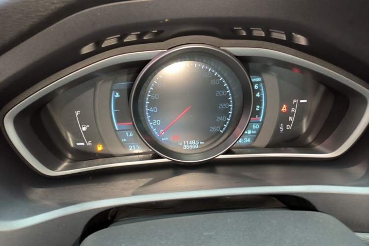 Used Volvo V40 2014 2.0T Zhiya Edition Instrument Cluster