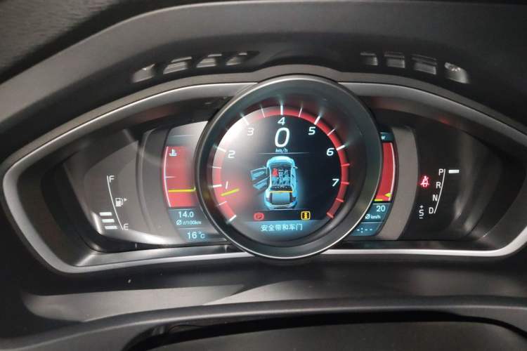 Used Volvo V40 2014 2.0T Zhiya Edition Instrument Cluster